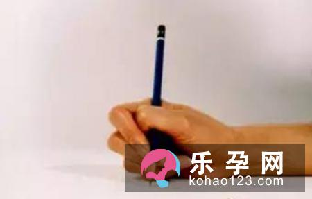 小孩写字的错误姿势 练字有好处吗