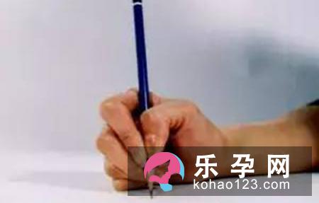 小孩写字的错误姿势 练字有好处吗