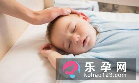 囟门小的孩子有问题吗 如何从囟门观察宝宝的身体状况