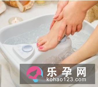 宝宝发烧用盐水泡脚吗 泡多长时间合适