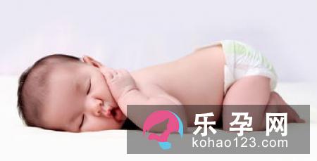 宝宝攒肚正常吗 和便秘的区别