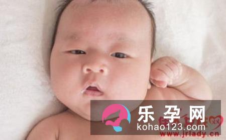 婴儿溢奶的症状是什么 怎么办