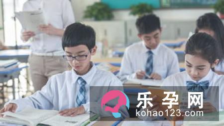 妇女唠嗑打一成语 张家长李家短后半句是什么