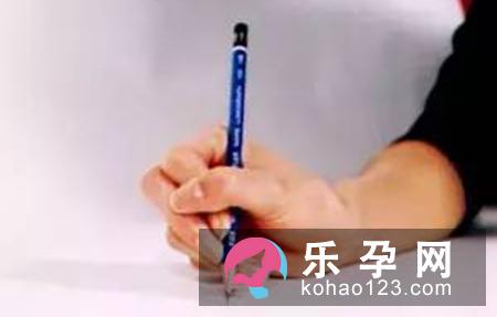 小孩写字的错误姿势 练字有好处吗