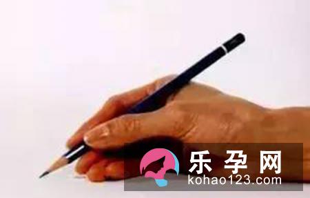 小孩写字的错误姿势 练字有好处吗