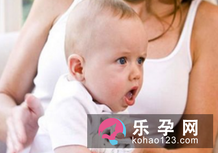 婴儿溢奶和吐奶有什么区别 如何预防