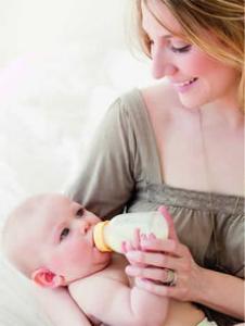 婴儿溢奶的症状是什么 怎么办