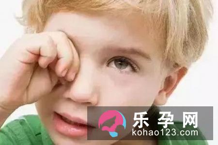 宝宝眼屎多怎么办 是上火吗