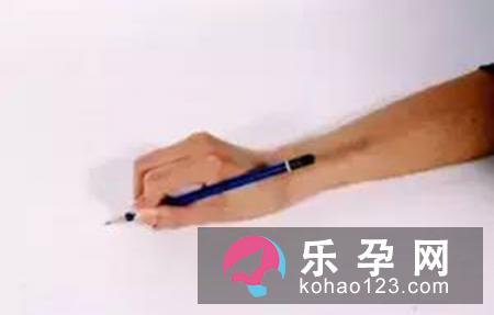 小孩写字的错误姿势 练字有好处吗