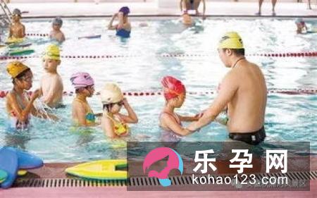 孕妇游泳多少水温合适 可以游到几个月