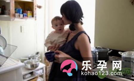 婴儿溢奶和吐奶有什么区别 如何预防