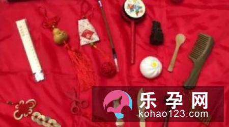 宝宝抓周什么时候抓 抓到笔是什么意思