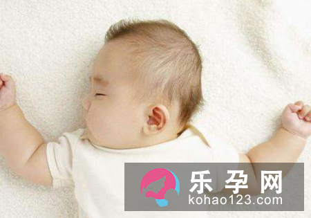 一个月宝宝睡眠时间是多少 时间表介绍