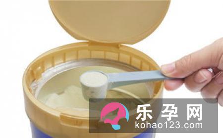 新生儿喝哪种奶粉好 奶粉喂养需要喂水吗