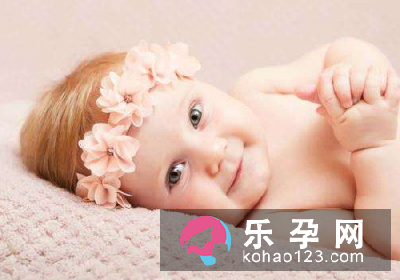 宝宝多大会抓东西 不会抓怎么办