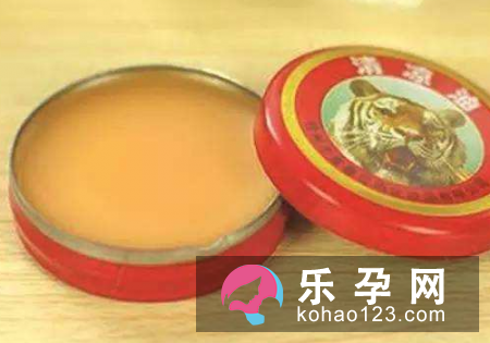 宝宝可以擦清凉油吗 睡觉头出汗是热吗