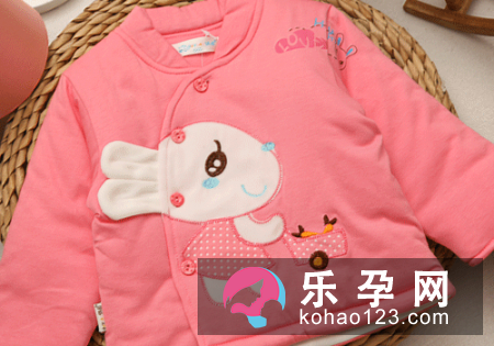夏天婴儿体温多少正常 穿几件衣服