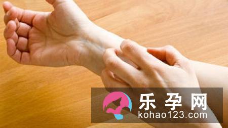 新生儿湿疹可以洗澡吗 和湿度有关系吗