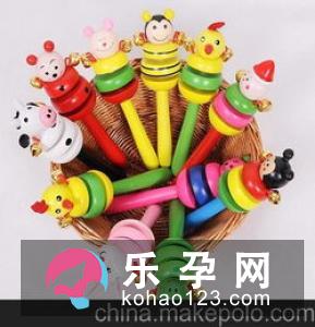 宝宝多大能玩摇铃 如何制作