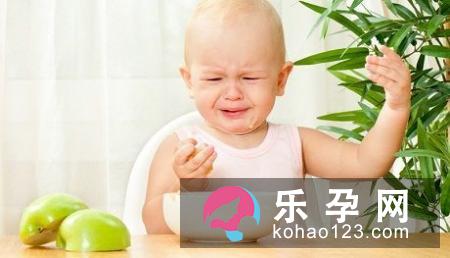 宝宝指甲里的脏东西怎么办 指甲软是怎么回事