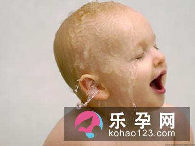 宝宝有手足口病能喝奶吗 可以洗澡吗