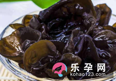 哺乳期吃木耳会回奶吗 可以喝蜂蜜水吗