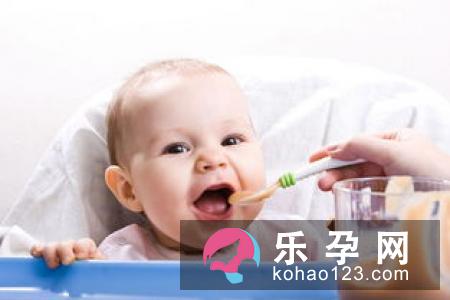 宝宝洗脚水温多少度合适 温水洗脚有什么好处