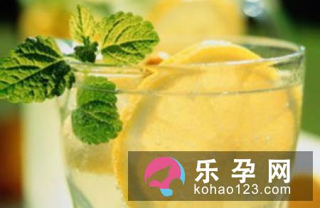 哺乳期吃木耳会回奶吗 可以喝蜂蜜水吗