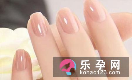 给宝宝剪指甲的最佳时机 肺炎出院后呛奶怎么办