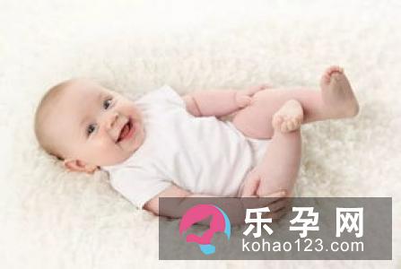 给宝宝剪指甲的最佳时机 肺炎出院后呛奶怎么办