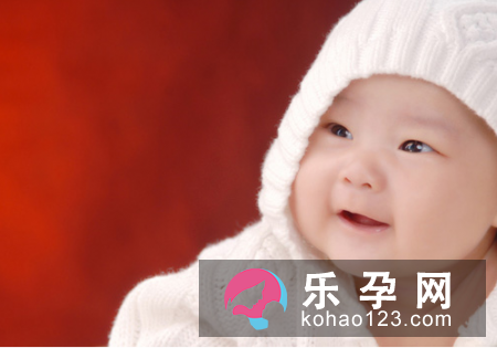 宝宝先叫爸爸好还是妈妈好 几岁会说话