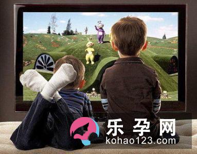 小孩看电视眨眼是什么原因 怎么办