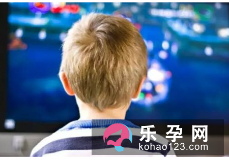 小孩看电视眨眼是什么原因 怎么办