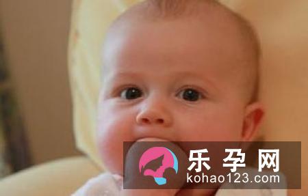 宝宝吃手需要纠正吗 坏处有哪些