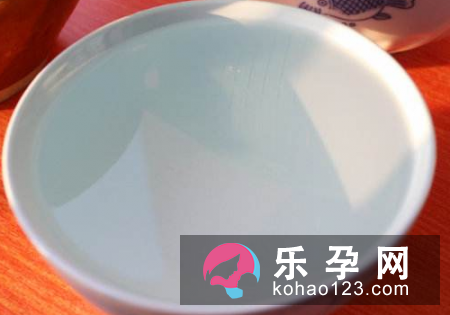 宝宝发烧可以艾灸吗 能喝盐水吗