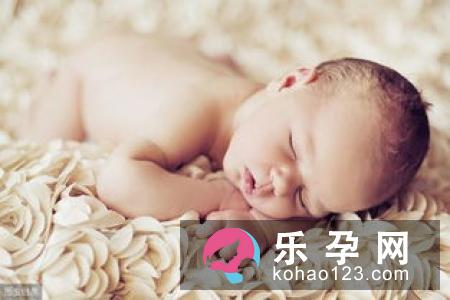 新生儿晒太阳隔着玻璃效果如何 穿衣服晒太阳有用吗