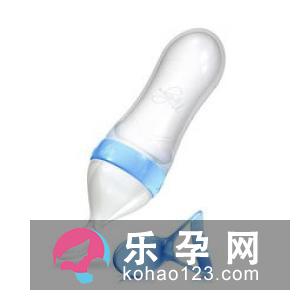 刚出生宝宝能用勺子喂奶吗 用硅胶勺子好吗