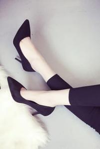 女性过早穿高跟鞋致侧切率高
