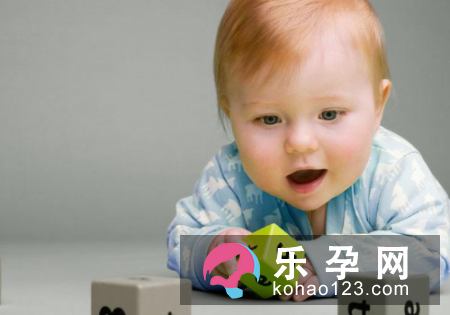 宝宝哭闹缺什么 呕吐怎么回事