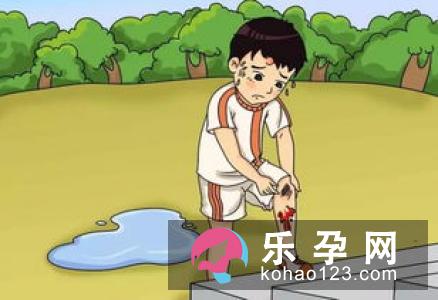 宝宝嘴巴磕破皮了肿了怎么办 多久能好