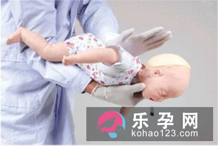 宝宝噎食急救误区有哪些 正确的急救方法