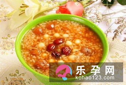 五个月宝宝可以吃辅食了吗 一天吃几顿辅食