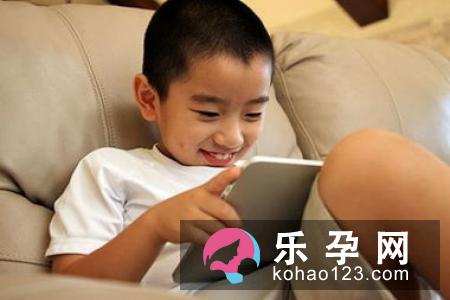 宝宝斜视能自愈吗 看电视时歪头斜眼怎么办
