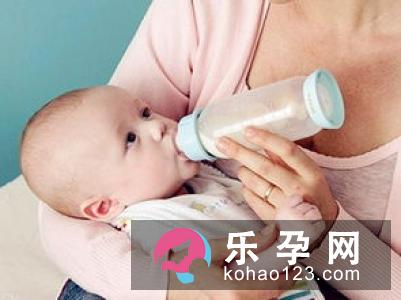 新生儿喝奶粉大便有奶瓣怎么办 几个月宝宝成形