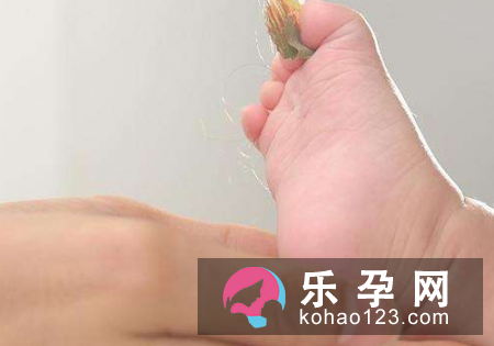 夏天怎么给小孩洗脚 几岁小孩可以泡脚 夏天怎么给小孩洗脚 几岁小孩可以泡脚