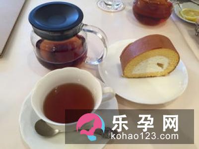 十个月的宝宝可以吃蜂蜜吗 可以吃蛋糕吗