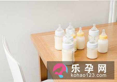 新生儿喝奶粉大便有奶瓣怎么办 几个月宝宝成形