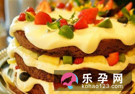 十个月的宝宝可以吃蜂蜜吗 可以吃蛋糕吗