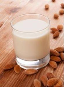 十个月的宝宝可以喝纯牛奶吗 每天喝多少合适 十个月的宝宝可以喝纯牛奶吗 每天喝多少合适